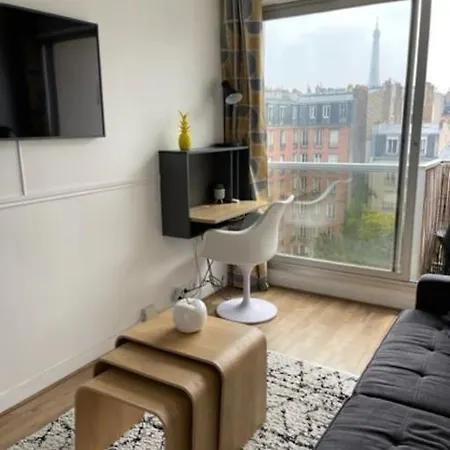 Calme Avec Vue Toits De Et Tour Eiffel Apartment Paris
